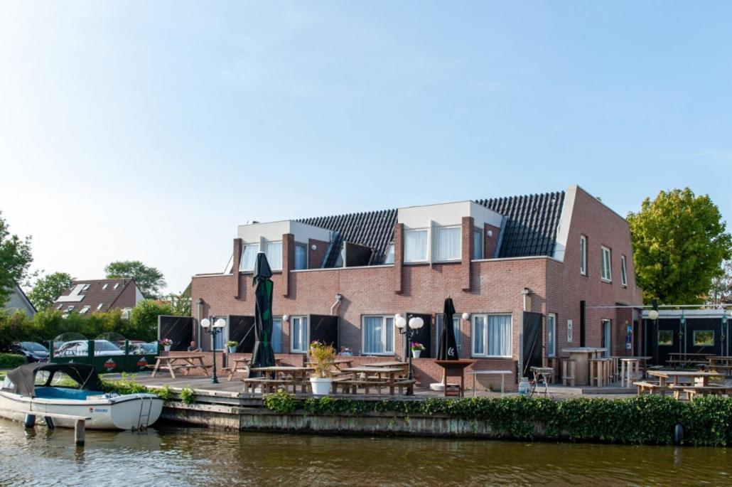 De Watersport Heeg Hotel Exterior photo
